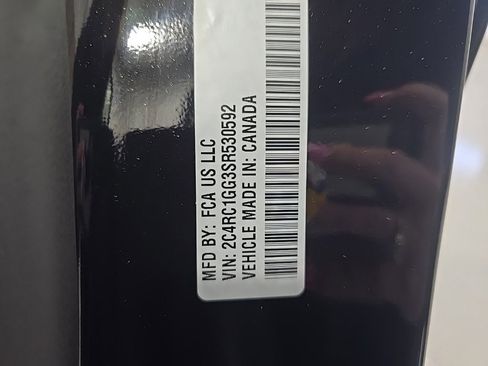 Used 2025 Chrysler Pacifica Limited image 14