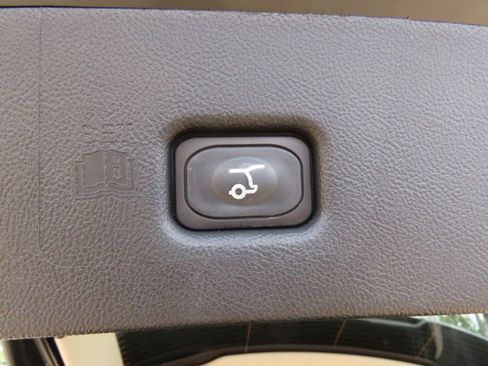 Certified 2023 Lincoln Nautilus Reserve w/ Equipment Group 202A image 13