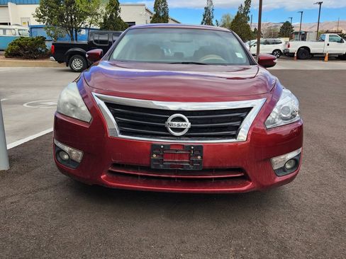 Used 2014 Nissan Altima 2.5 SV w/ Convenience Package image 3