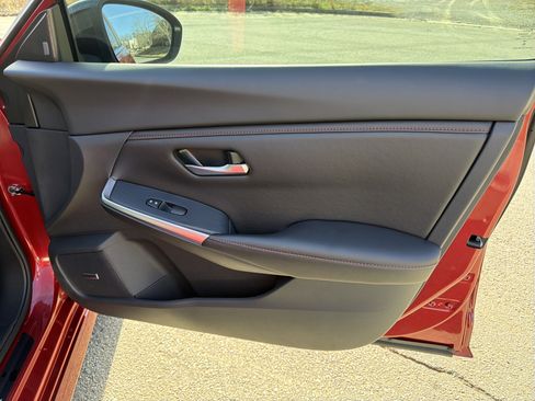 Used 2024 Nissan Sentra SR w/ SR Premium Package image 14