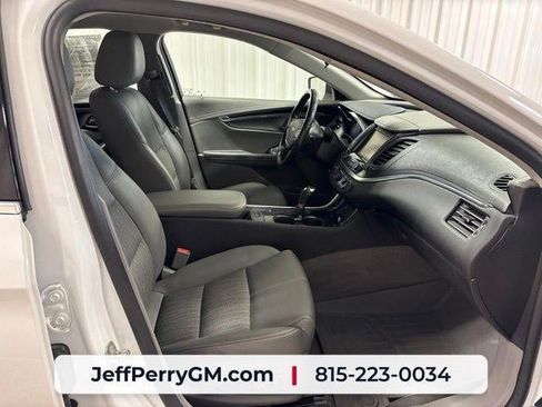 Used 2018 Chevrolet Impala LT FWD image 22