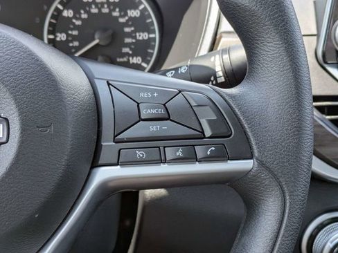 Used 2025 Nissan Altima 2.5 SV FWD image 23