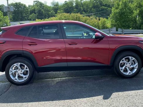 Certified 2024 Chevrolet Trax LS w/ LS Convenience Package FWD image 9