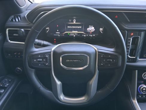 Used 2023 GMC Yukon Denali RWD image 11
