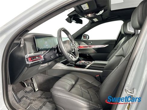 Used 2025 BMW 740i xDrive image 9