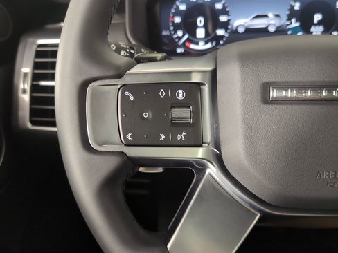 Used 2025 Land Rover Discovery S image 14