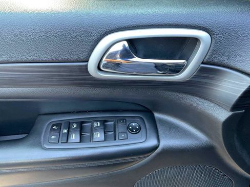 Used 2021 Jeep Grand Cherokee Laredo RWD image 14