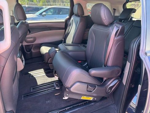 Certified 2025 Kia Carnival FWD image 21