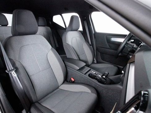 Certified 2025 Volvo XC40 B5 Core w/ Climate Package image 21