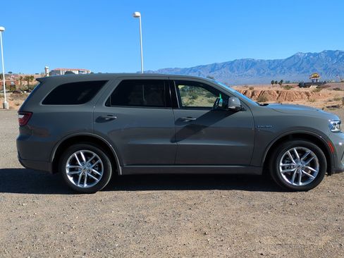 Used 2022 Dodge Durango R/T w/ Trailer Tow Group IV image 2