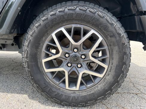 Used 2024 Jeep Wrangler Unlimited Sahara AWD/4WD image 18