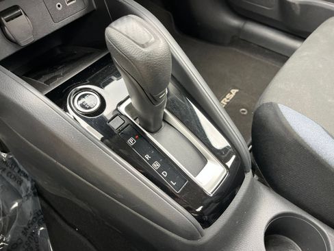 Used 2025 Nissan Versa SV FWD image 35