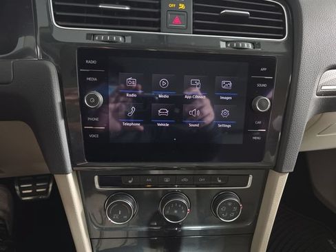 Used 2018 Volkswagen Golf Alltrack AWD/4WD image 13