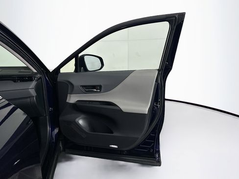 Used 2023 Toyota Venza LE image 32