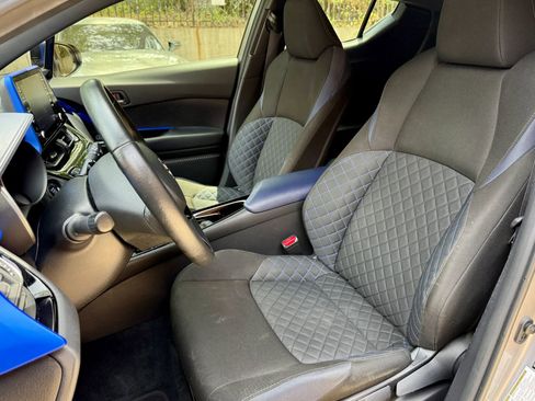 Used 2020 Toyota C-HR XLE FWD image 11