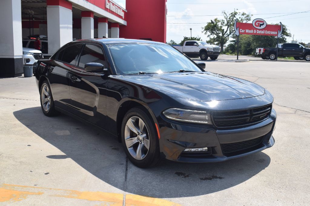 Used 2018 Dodge Charger SXT Plus RWD image 2