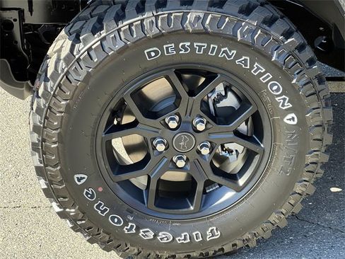 New 2025 Jeep Gladiator Sport image 16