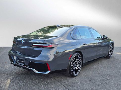 Used 2025 BMW 750e xDrive w/ Executive Package image 5