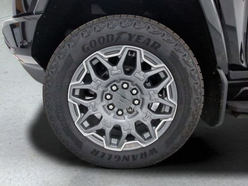 New 2025 GMC Hummer EV 3X w/ LPO, Sport Package image 30