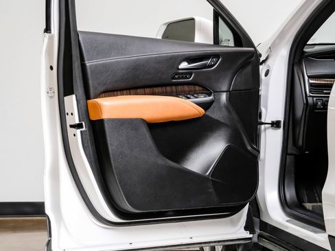 Used 2020 Cadillac XT4 Premium Luxury w/ Enhanced Visibility Package image 45