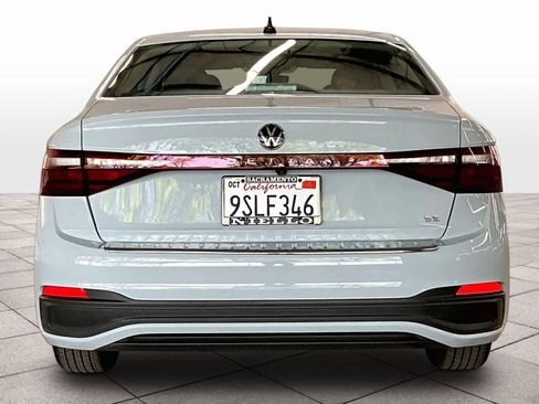 Used 2025 Volkswagen Jetta SE w/ Sunroof Package image 7