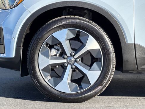 Certified 2025 Volvo XC40 B5 Plus image 25