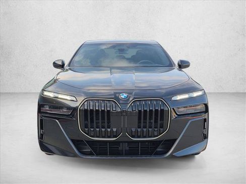 Certified 2025 BMW 760i xDrive w/ Executive Package AWD/4WD image 2