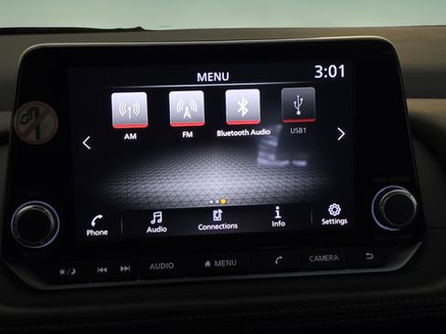 Used 2024 Nissan Rogue S AWD/4WD image 9