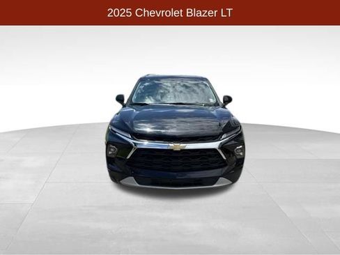 Used 2025 Chevrolet Blazer LT FWD image 2