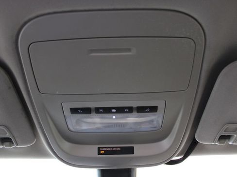 Used 2020 Chevrolet Colorado LT RWD image 33