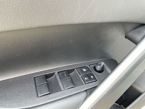 Used 2025 Toyota Corolla Cross XLE image 11