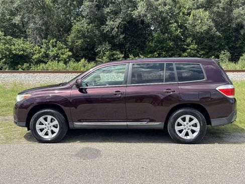 Used 2013 Toyota Highlander 4WD w/ Cold Weather Pkg image 3