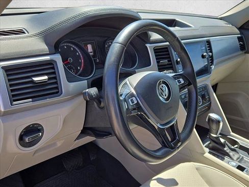 Used 2019 Volkswagen Atlas SE w/ Towing Package image 9