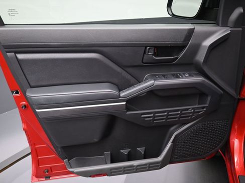 Certified 2024 Toyota Tacoma SR5 AWD/4WD image 11
