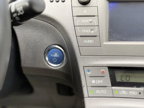 Used 2014 Toyota Prius Four image 25