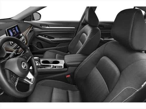 Used 2024 Nissan Altima 2.5 SV w/ SV Premium Package FWD image 9