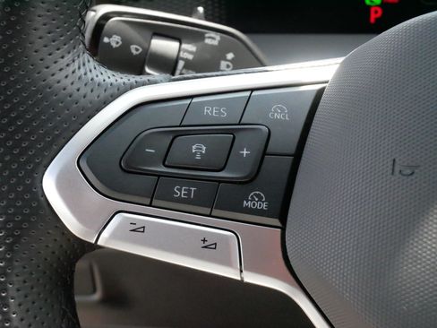 Used 2026 Volkswagen Tiguan SE R-Line AWD/4WD image 26