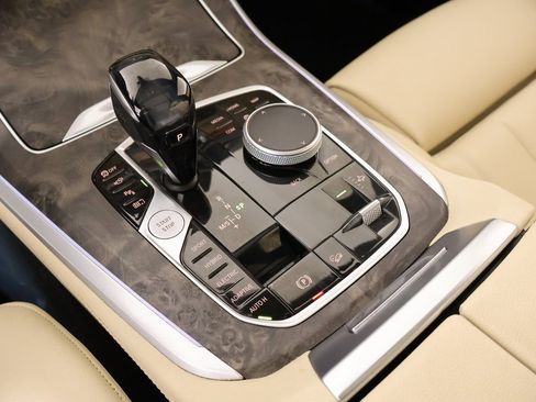 Used 2021 BMW X5 xDrive45e w/ Parking Assistance Package image 10