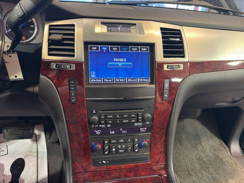 Used 2014 Cadillac Escalade Luxury AWD/4WD image 20