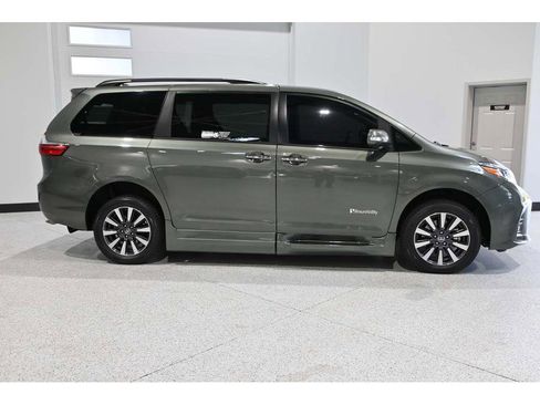 Used 2020 Toyota Sienna Limited Premium FWD image 5