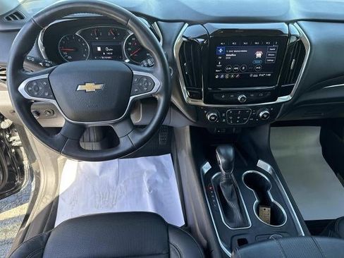 Used 2021 Chevrolet Traverse Premier FWD image 18