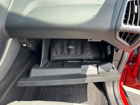 Used 2018 Ford Focus Titanium FWD image 38