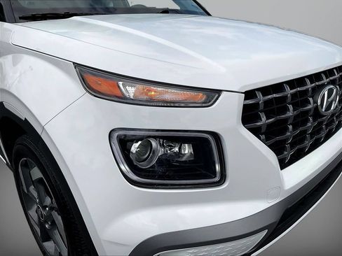 Certified 2022 Hyundai Venue Limited FWD image 27