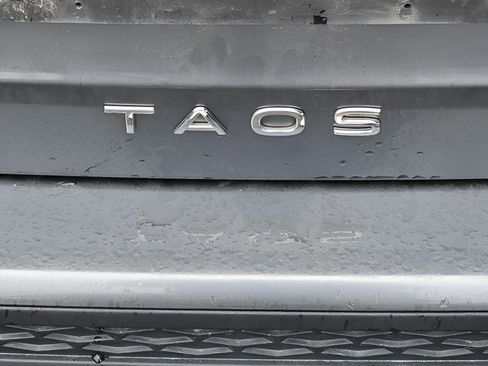 Used 2024 Volkswagen Taos SE FWD image 36