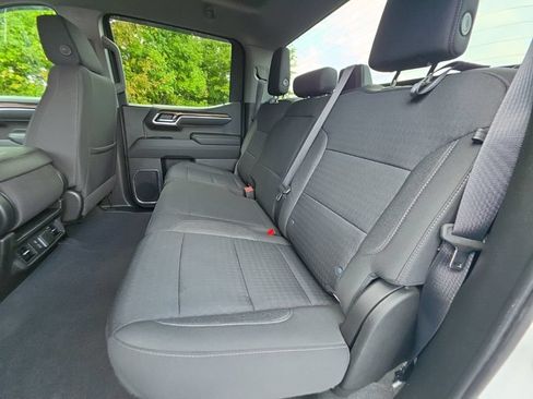 Used 2022 Chevrolet Silverado 1500 LT AWD/4WD image 17