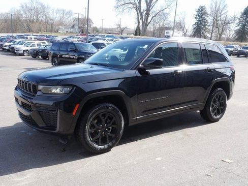 New 2026 Jeep Grand Cherokee Altitude image 7