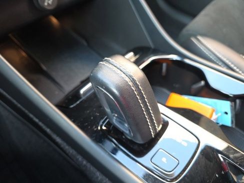 Used 2022 Volvo XC40 T5 R-Design w/ Protection Package Premier image 21