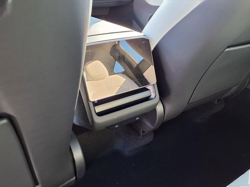 Used 2026 Tesla Model Y Premium image 30