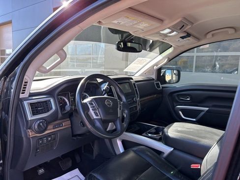 Used 2017 Nissan Titan SL image 9
