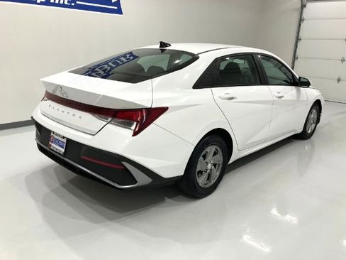Used 2024 Hyundai Elantra SE image 16